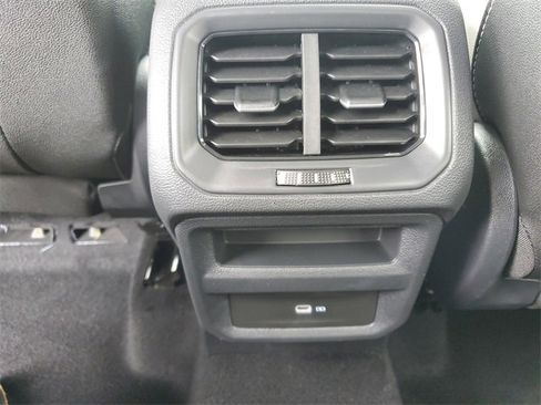 New 2025 Volkswagen Taos SE image 15