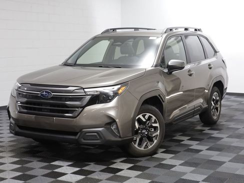Used 2025 Subaru Forester Premium AWD/4WD image 1