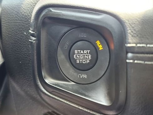 Used 2025 Jeep Wrangler Unlimited Rubicon w/ Safety Group AWD/4WD image 17
