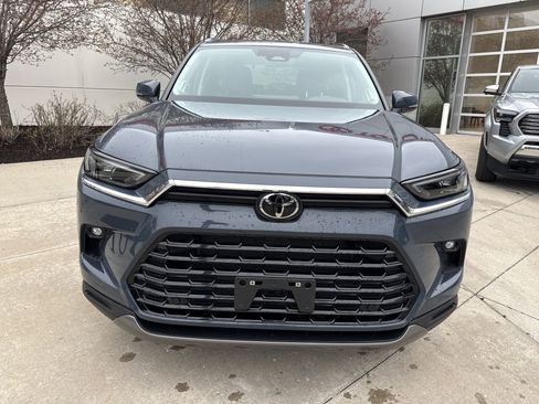 Used 2024 Toyota Grand Highlander Limited image 5