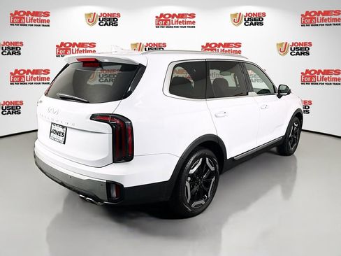 Used 2023 Kia Telluride EX w/ EX Captain's Chair Package image 18