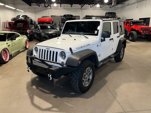 Used 2014 Jeep Wrangler Unlimited Rubicon w/ Dual Top Group AWD/4WD image 7