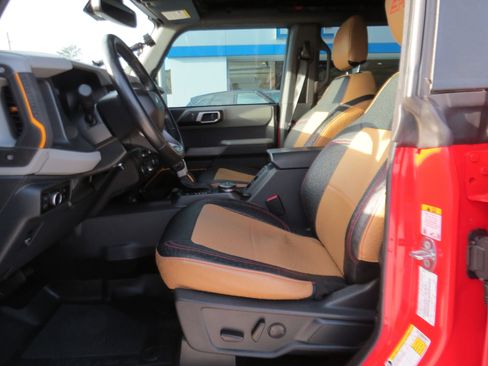 Used 2023 Ford Bronco Badlands image 15