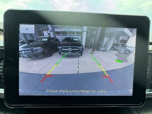 Used 2021 Ford Explorer XLT w/ Equipment Group 202A AWD/4WD image 10