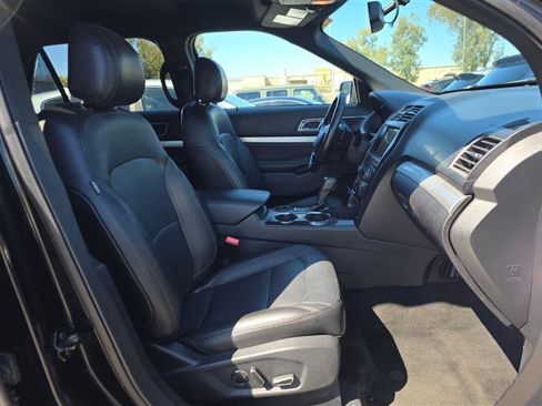 Used 2016 Ford Explorer XLT w/ Equipment Group 202A image 8