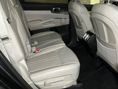 Certified 2025 Kia Sorento S w/ Panoramic Sunroof Package FWD image 16