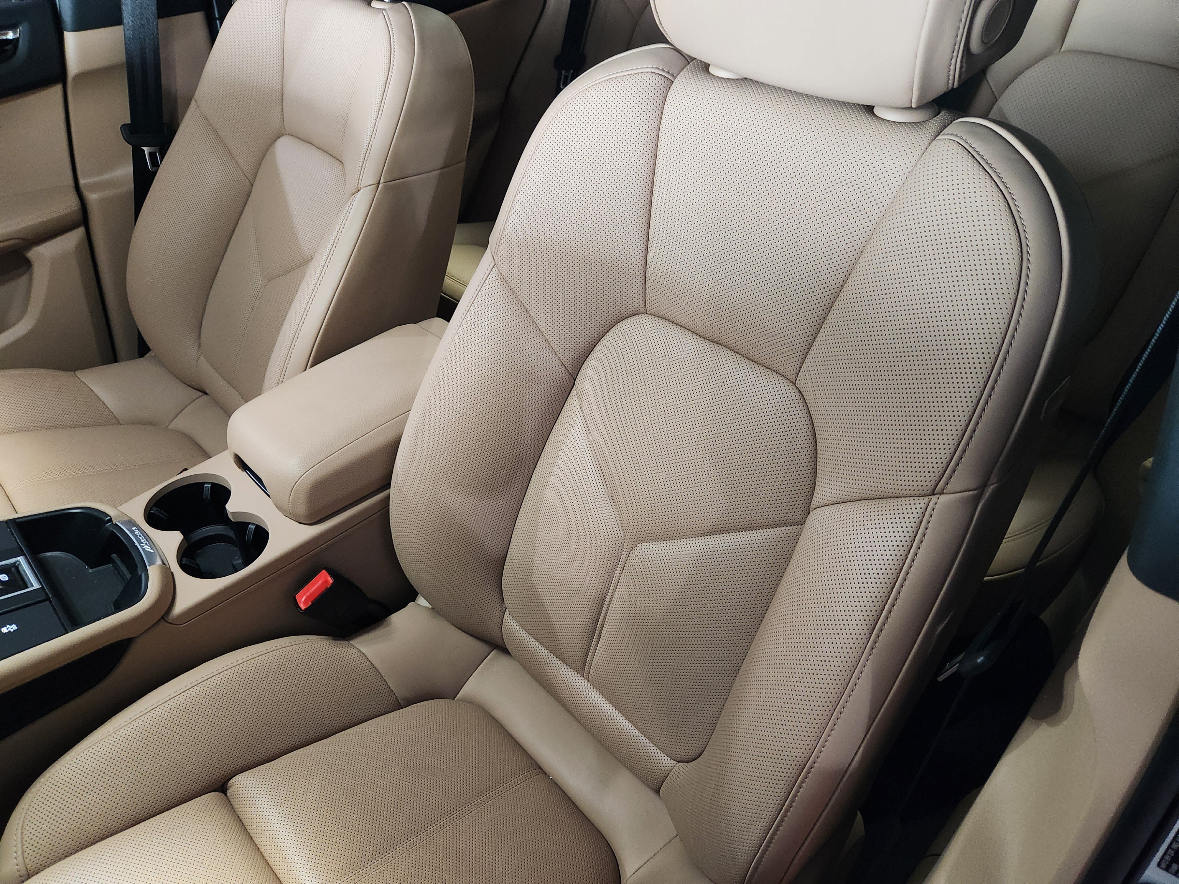 Certified 2026 Porsche Macan AWD/4WD image 6