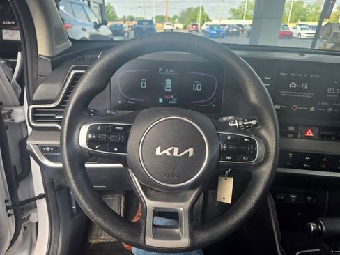 Used 2025 Kia Sportage LX AWD/4WD image 16