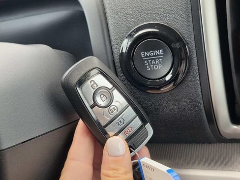Used 2025 Ford Expedition Active AWD/4WD image 15
