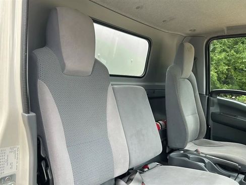 Used 2018 Isuzu NPR RWD image 43