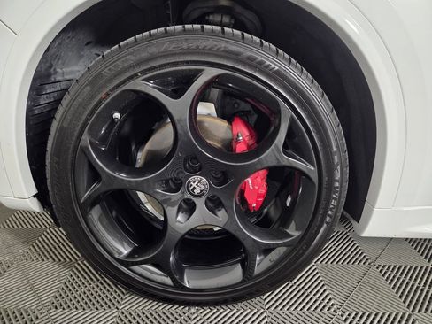 Used 2023 Alfa Romeo Stelvio Veloce AWD/4WD image 8
