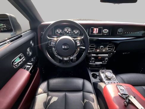 Used 2024 Rolls-Royce Phantom Sedan RWD image 6