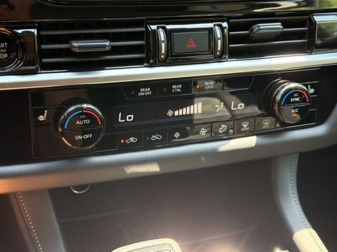 Used 2025 Nissan Pathfinder SV AWD/4WD image 17