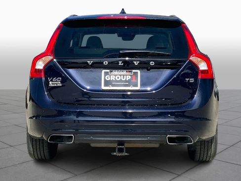 Used 2017 Volvo V60 T5 Platinum w/ Climate Package image 5
