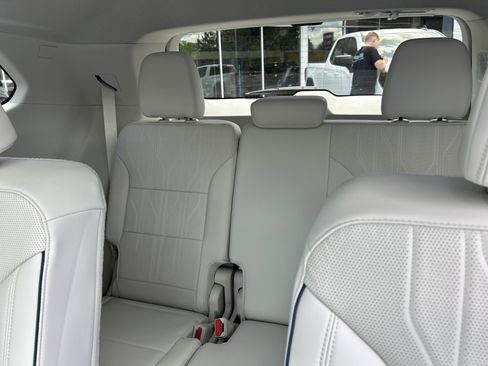 New 2026 Buick Enclave Avenir w/ Super Cruise Package FWD image 27