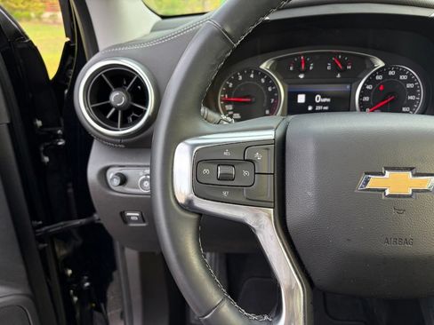 Used 2025 Chevrolet Blazer LT w/ Sound & Technology Package FWD image 17