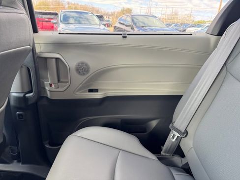 Used 2021 Toyota Sienna XLE AWD/4WD image 31