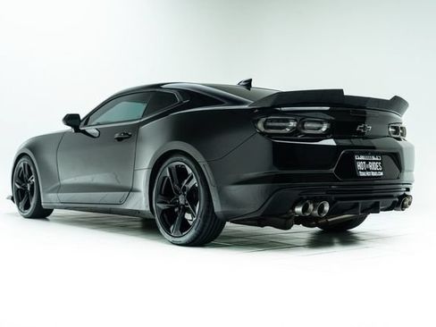Used 2021 Chevrolet Camaro LT RWD image 18