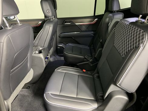 Used 2026 GMC Acadia Denali w/ Super Cruise Package image 18