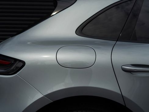 Used 2025 Porsche Macan image 16