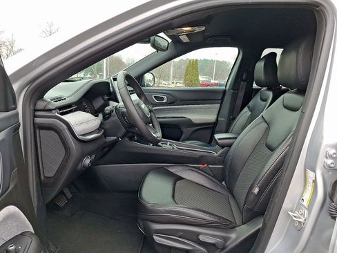 Used 2024 Jeep Compass Latitude image 13