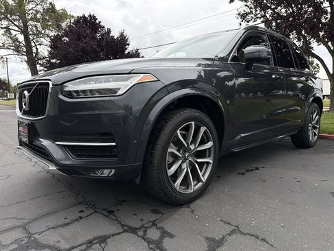 Used 2017 Volvo XC90 T6 Momentum w/ Vision Package AWD/4WD image 4