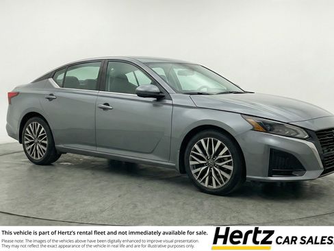 Used 2025 Nissan Altima 2.5 SV image 1