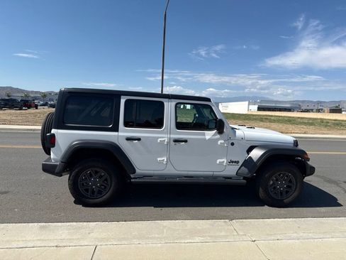 Used 2025 Jeep Wrangler Unlimited Sport AWD/4WD image 9