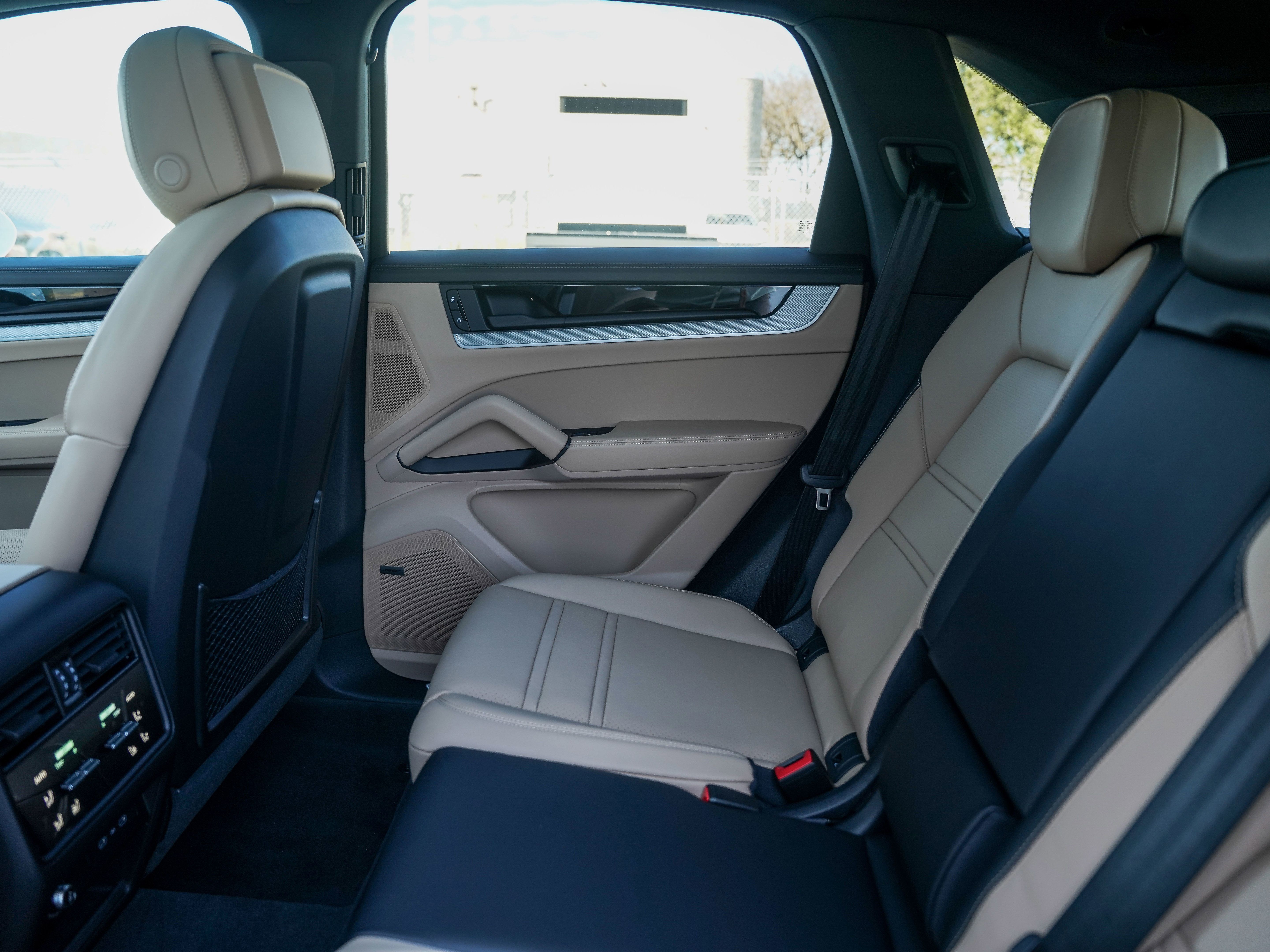 Certified 2026 Porsche Cayenne AWD/4WD image 27
