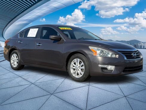 Used 2014 Nissan Altima 2.5 S w/ Sport Value Package image 2