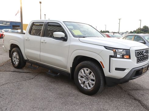 Used 2022 Nissan Frontier SV image 3