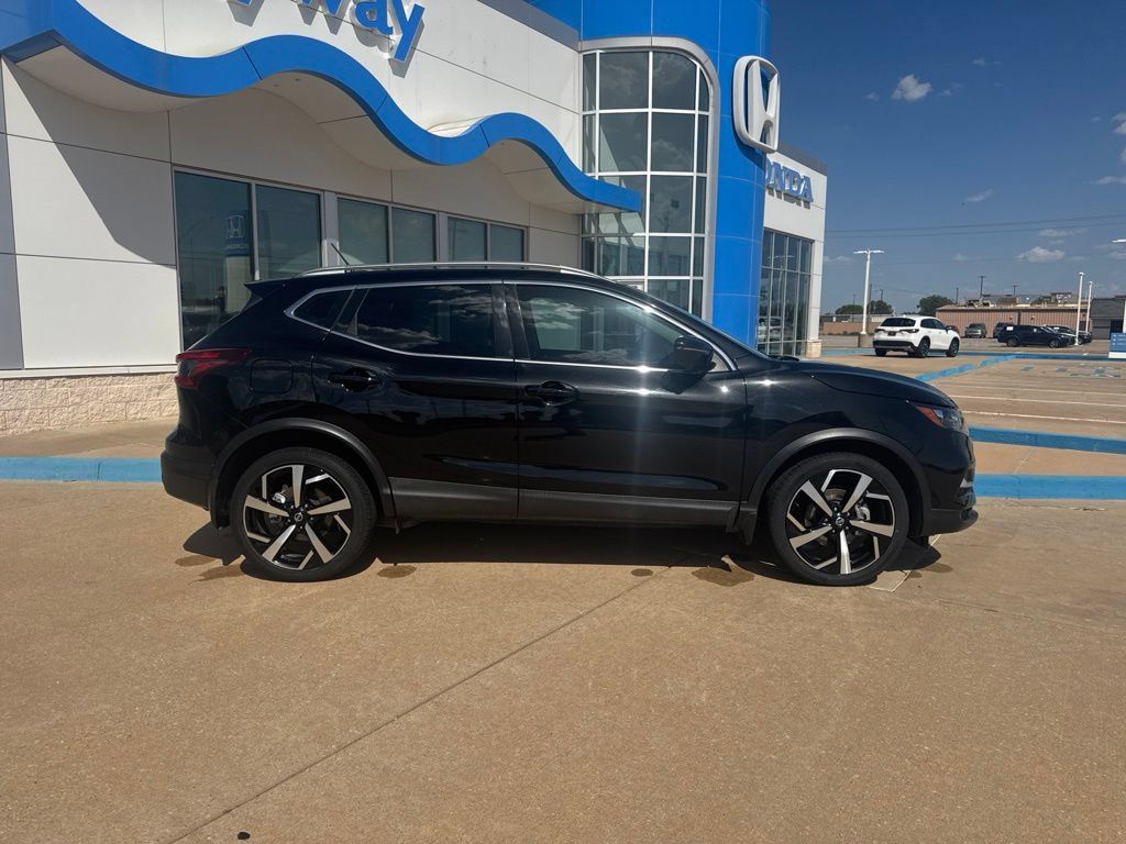Used 2022 Nissan Rogue Sport SL AWD/4WD image 2