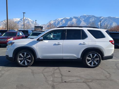 Used 2023 Honda Pilot Touring image 9