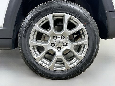 Used 2022 Jeep Compass Latitude image 28