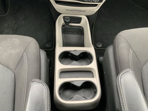 Used 2023 Chrysler Voyager LX image 48