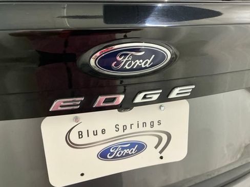 Used 2021 Ford Edge SE FWD image 6