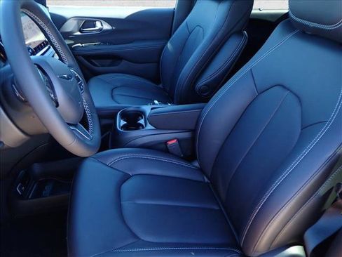 New 2026 Chrysler Pacifica Select image 14