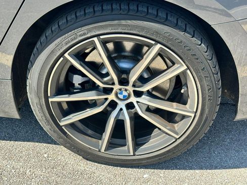 Used 2019 BMW 330i xDrive Sedan w/ Driving Assistance Package image 9