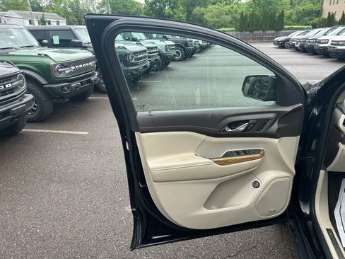 Used 2019 GMC Acadia Denali w/ Technology Package AWD/4WD image 11