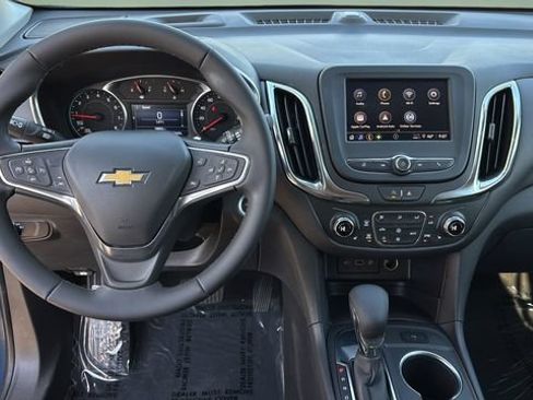 Used 2024 Chevrolet Equinox LT FWD image 9