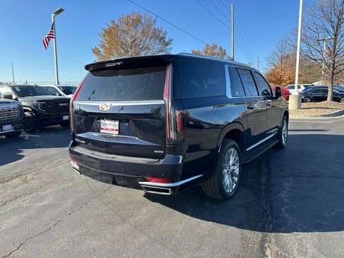 Used 2023 Cadillac Escalade ESV Premium Luxury image 7