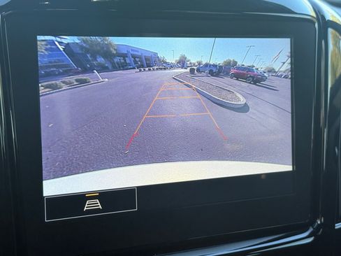 Used 2023 Chevrolet Traverse LT image 18