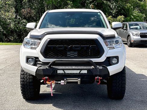 Used 2022 Toyota Tacoma SR5 AWD/4WD image 2