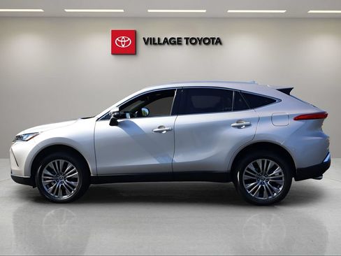 Certified 2022 Toyota Venza XLE AWD/4WD image 2
