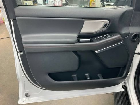 Used 2025 Ford Expedition Active AWD/4WD image 5