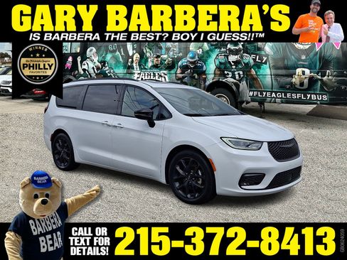 Used 2025 Chrysler Pacifica Limited FWD image 1
