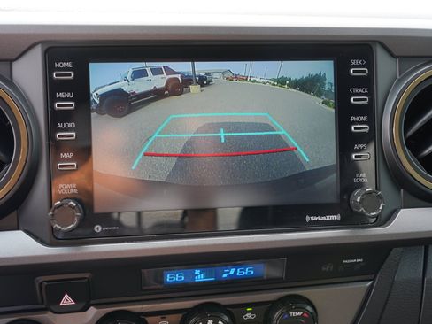 Used 2022 Toyota Tacoma TRD Off-Road AWD/4WD image 29