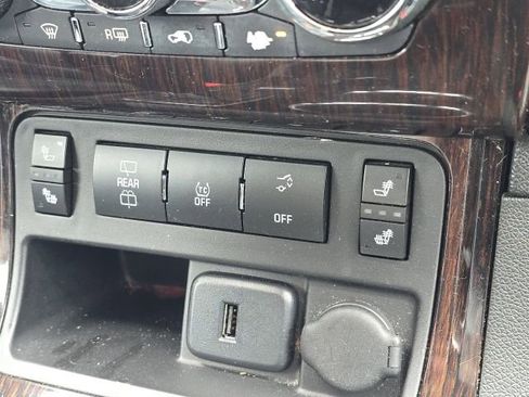 Used 2016 Chevrolet Traverse LT image 38