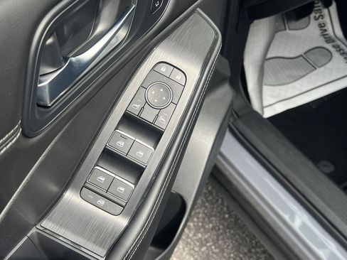 Certified 2025 Nissan Rogue SL w/ Tech Package FWD image 13