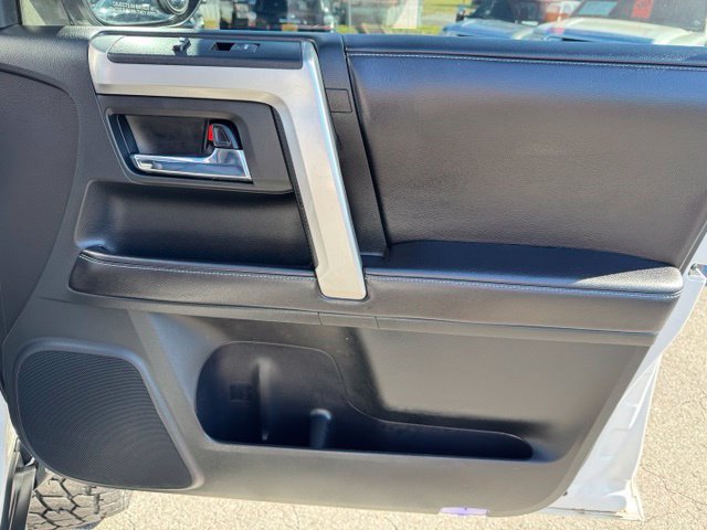 Used 2016 Toyota 4Runner SR5 Premium w/ Preferred Accessory Package AWD/4WD image 17